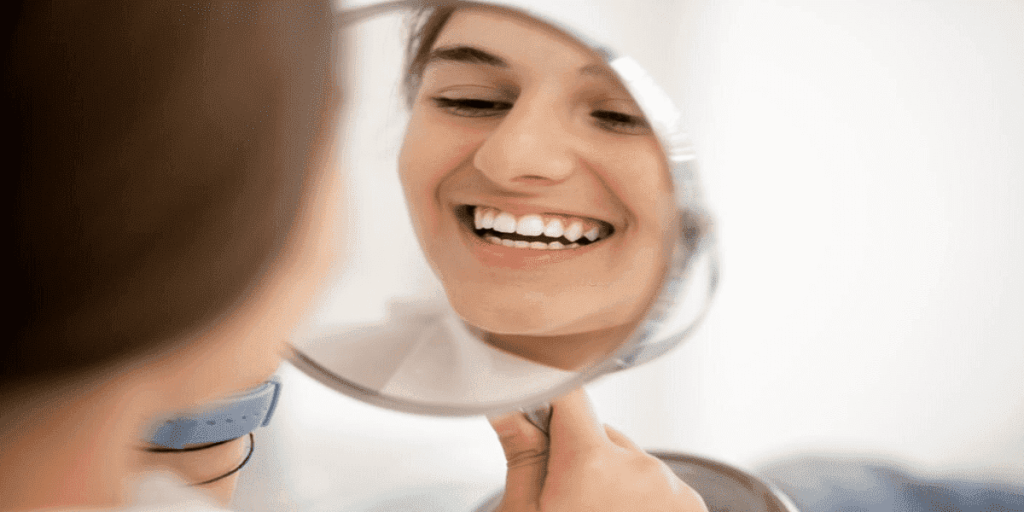 ¿Conoces los riesgos y beneficios del blanqueamiento dental? Este tratamiento te ayudará a lucir tu sonrisa con más confianza. 
