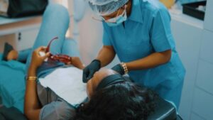 dentistas-en-Cancún-vs.-EE.UU